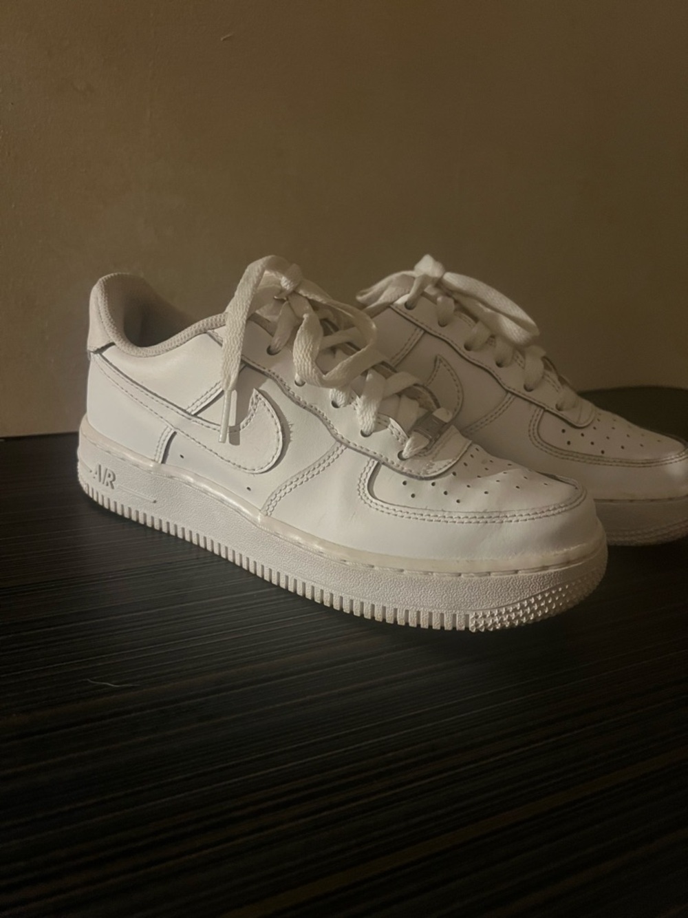Nike Kids White Low-Top Leather Sneakers 4Y